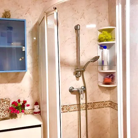 2 Minutes From The Beach!!! Great Apartment!!! 公寓 内尔哈